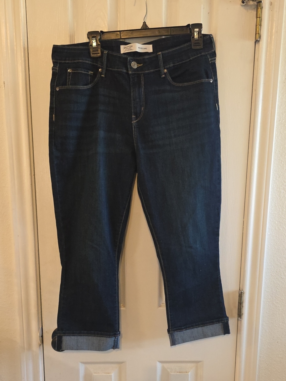 NWOT Signature by Levi Strauss Dark Indigo Cropped Jeans